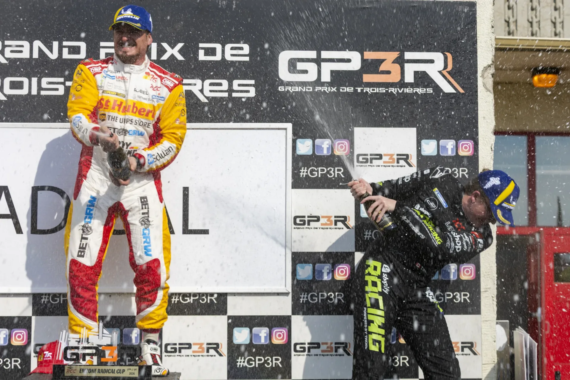 Alex Tagliani célèbre sa victoire au Grand Prix de Trois-Rivières 2026.