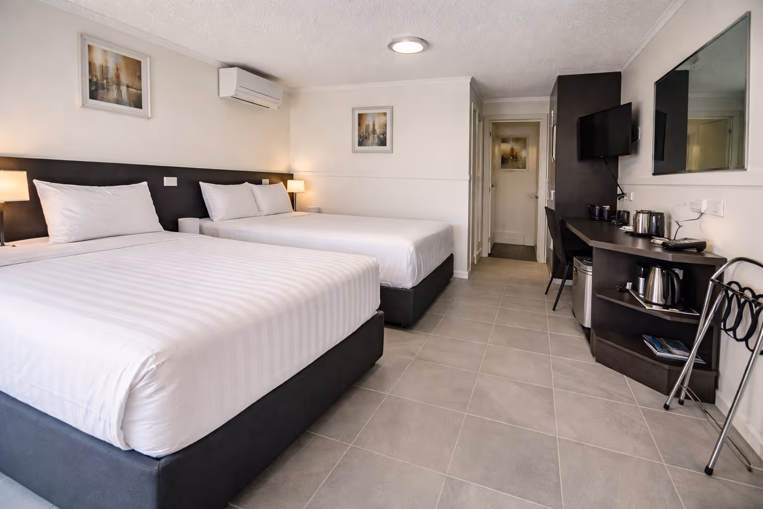 Gallery Motel modern bathroom — clean, bright ensuite with contemporary fixtures in boutique Murwillumbah accommodation