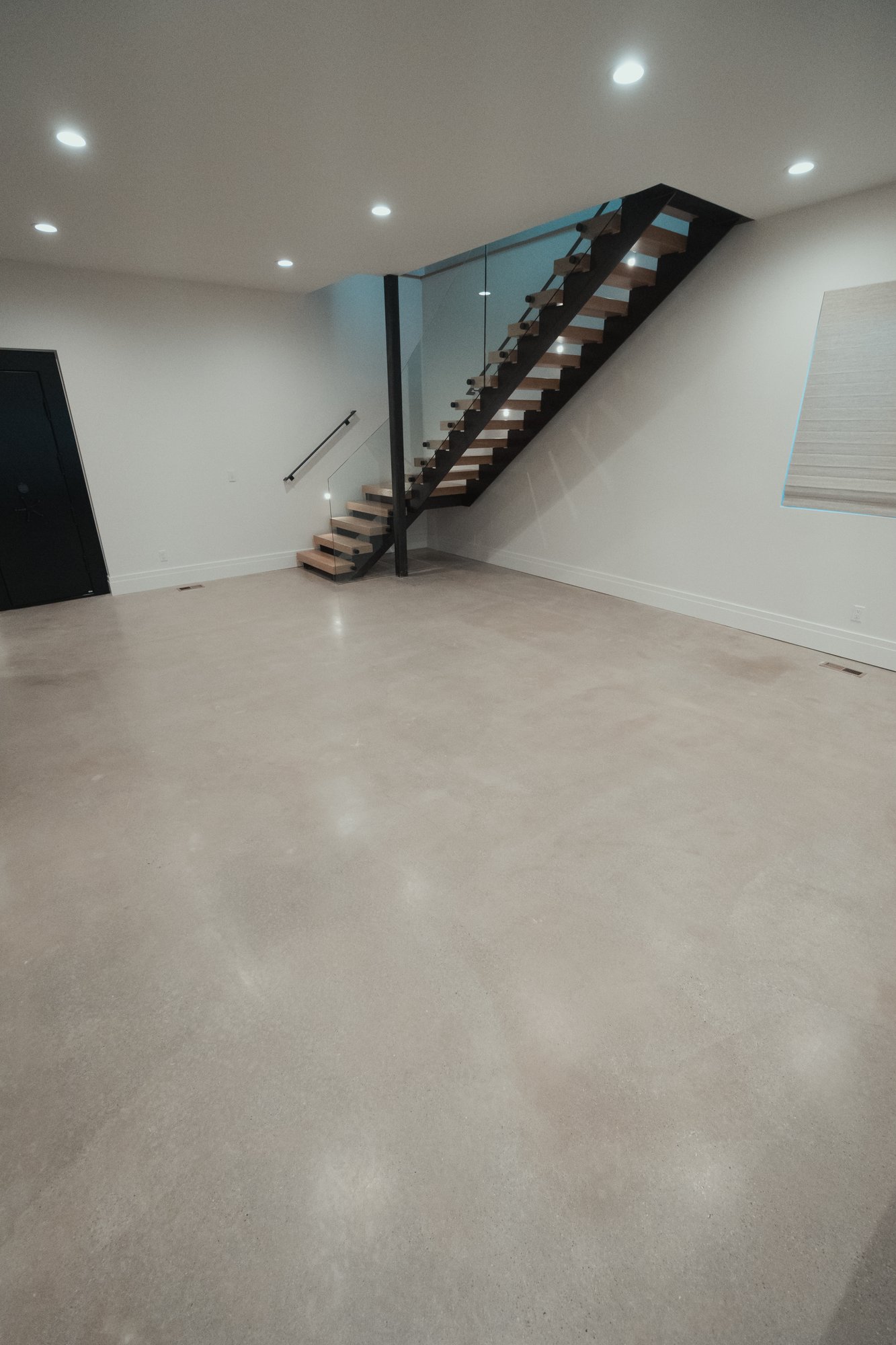 Residential flake epoxy floor coating by Lifetime Coatings in Utah
