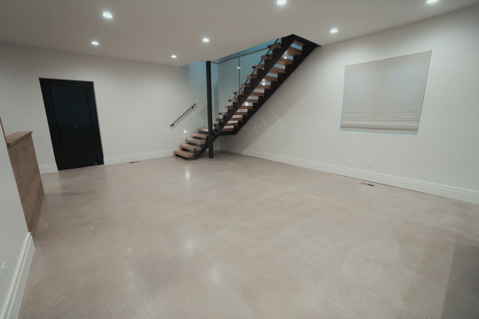 Residential flake epoxy floor coating by Lifetime Coatings in Utah