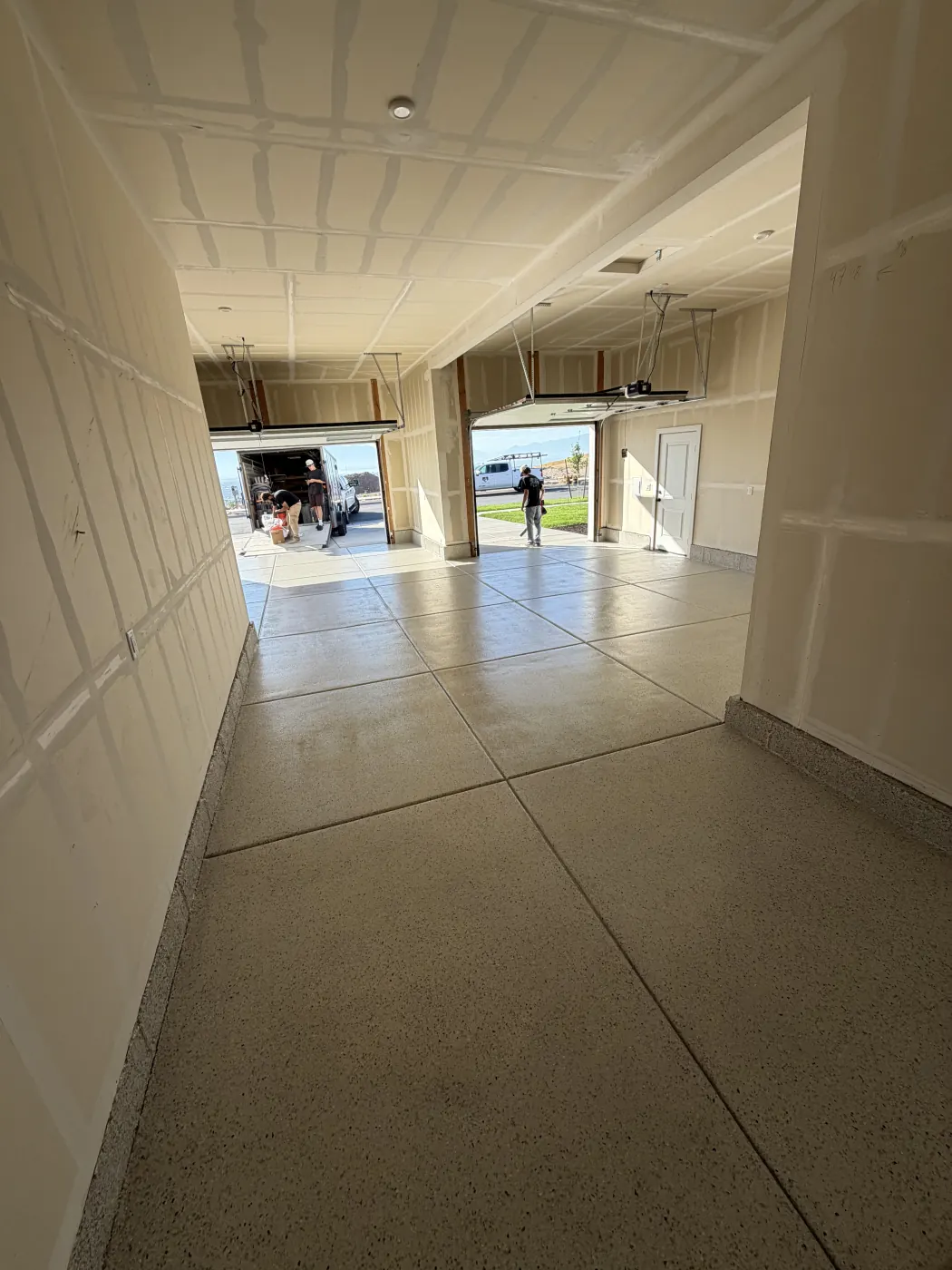 Dune flake epoxy garage floor by Lifetime Coatings