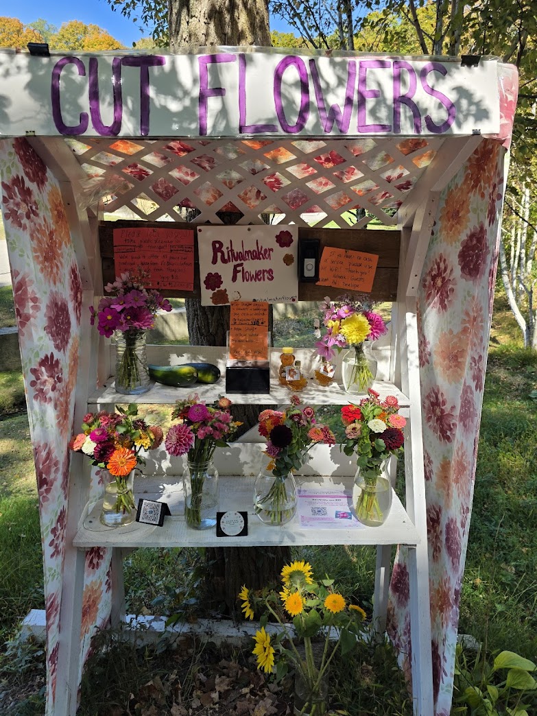 [team] image of individual team member (for a home goods store)