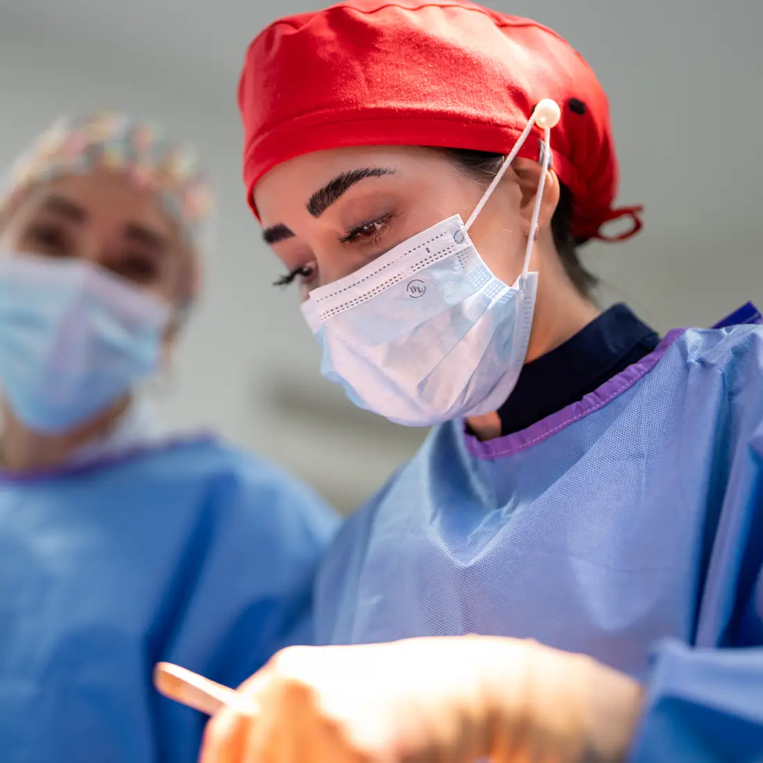 Dr. Sandy’s surgical team in sterile blue scrubs and masks performing a specialized bariatric operation, demonstrating a high standard of personalized care and surgical excellence.