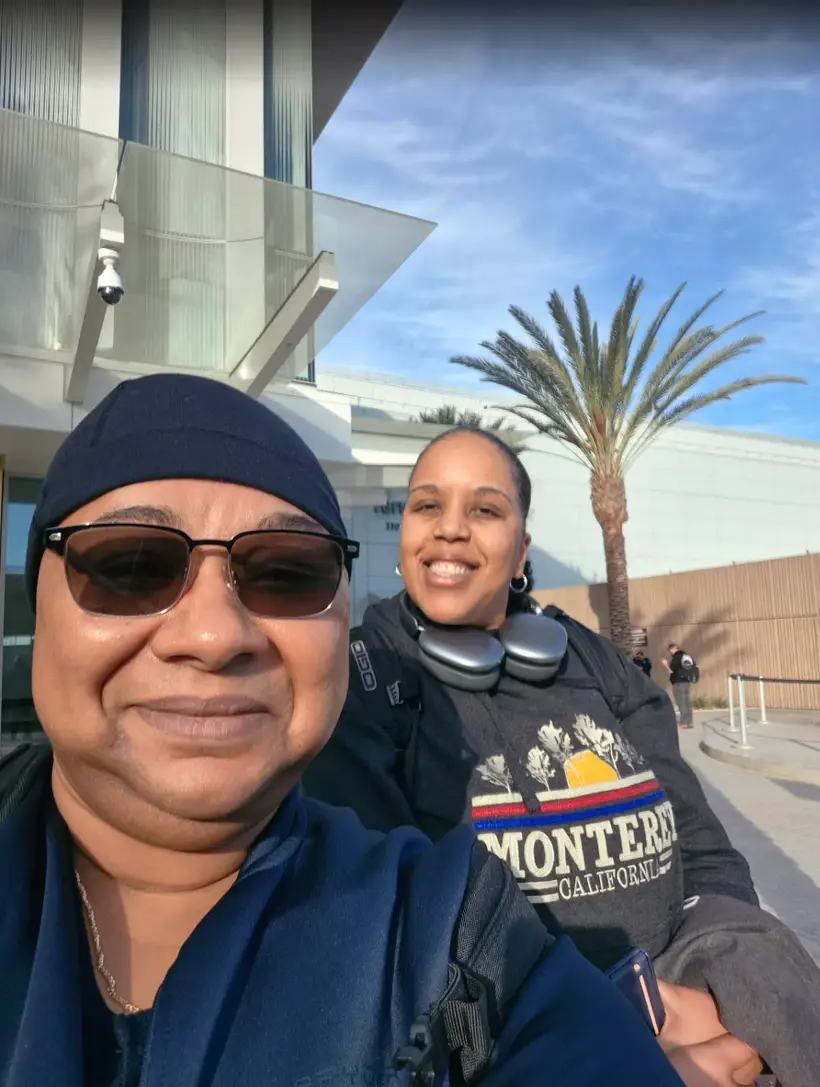 Dr. Sandy Martinez standing with a smiling patient shortly after bariatric surgery. A thumbs-up celebrating a safe and quick recovery in a modern medical setting.