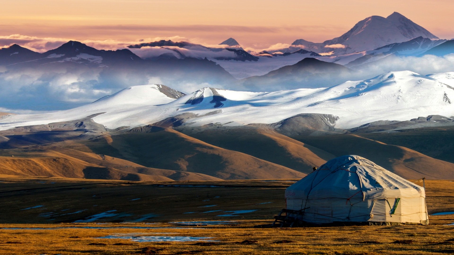Unentdecktes Kasachstan: Weite Steppen, magische Seenlandschaften & lebendige Städte