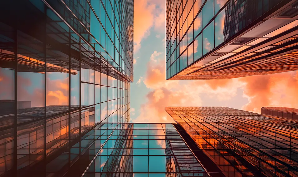 Exterior de edificio corporativo representando estructura metodológica de REGIUS
