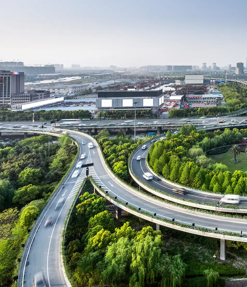 Vista aérea de infraestructura representando alcance global de operaciones estratégicas
