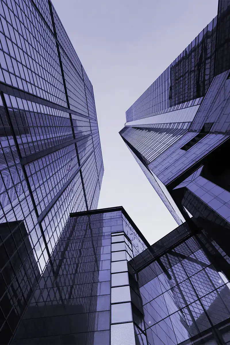 Edificios corporativos representando modelo de actuación de REGIUS
