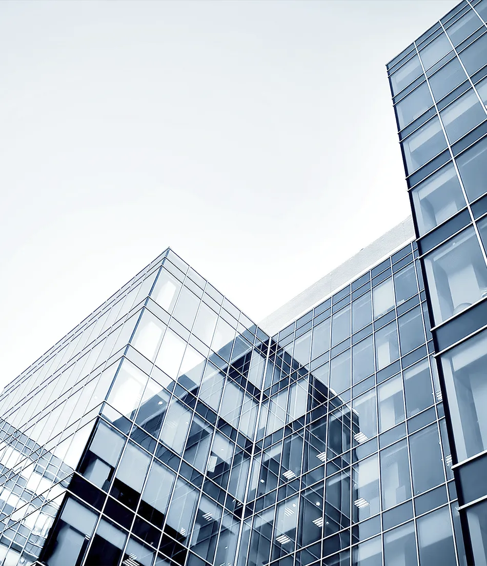 Rascacielos representando caso tipo en operaciones corporativas estratégicas
