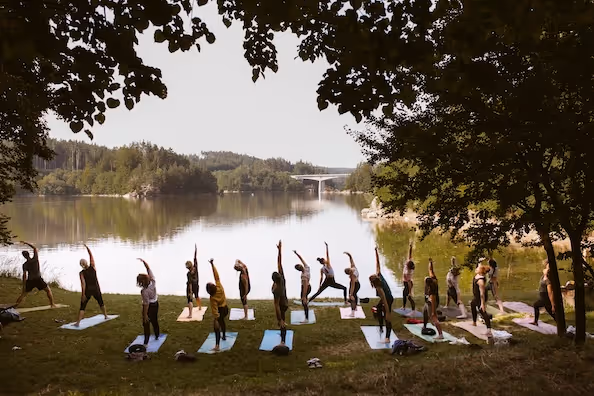 Yoga am Seerosensteg Pörtschach – Yogakurs im Freien