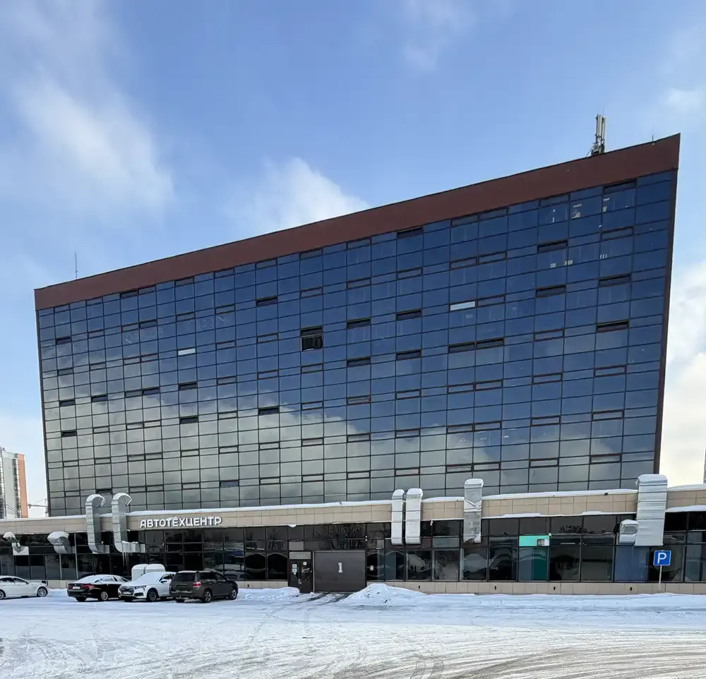 Подъезд к зданию автосервиса Автоопора