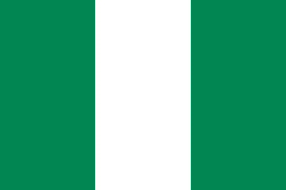Le drapeau national du Nigéria, composé de trois bandes verticales vertes, blanches et vertes.