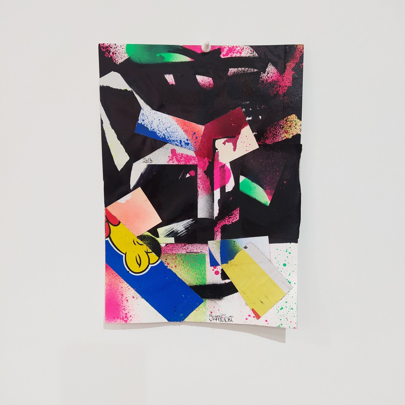 Collage abstrait A4 JZatoichi. Mélange de lettering, couleurs vives et textures papier. Œuvre unique, expédition rapide.