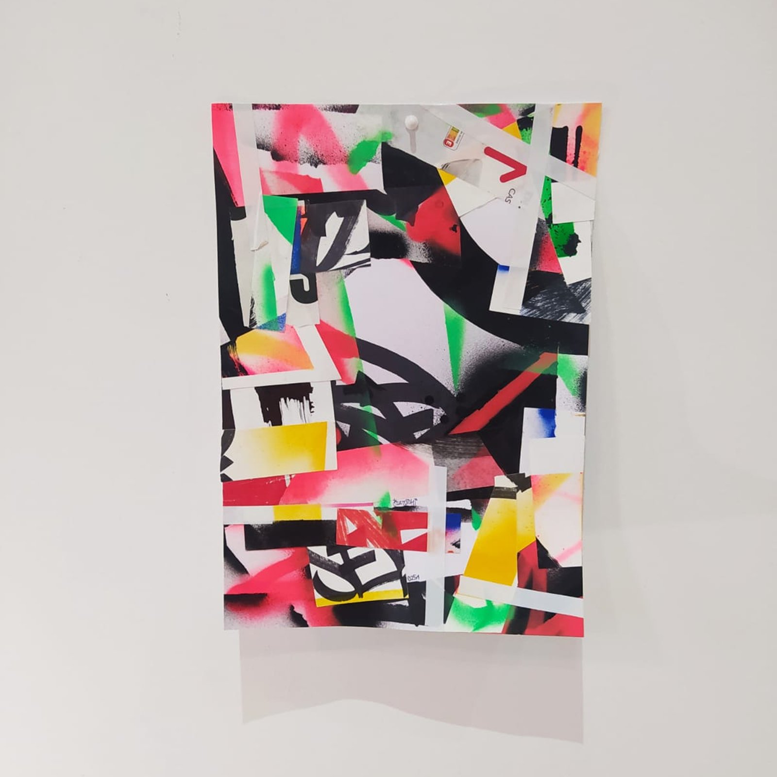 Collage abstrait A3 JZatoichi. Mélange de lettering, couleurs vives et textures papier. Œuvre unique, expédition rapide.Format 297 × 420 mm (soit 29,7 × 42 cm)