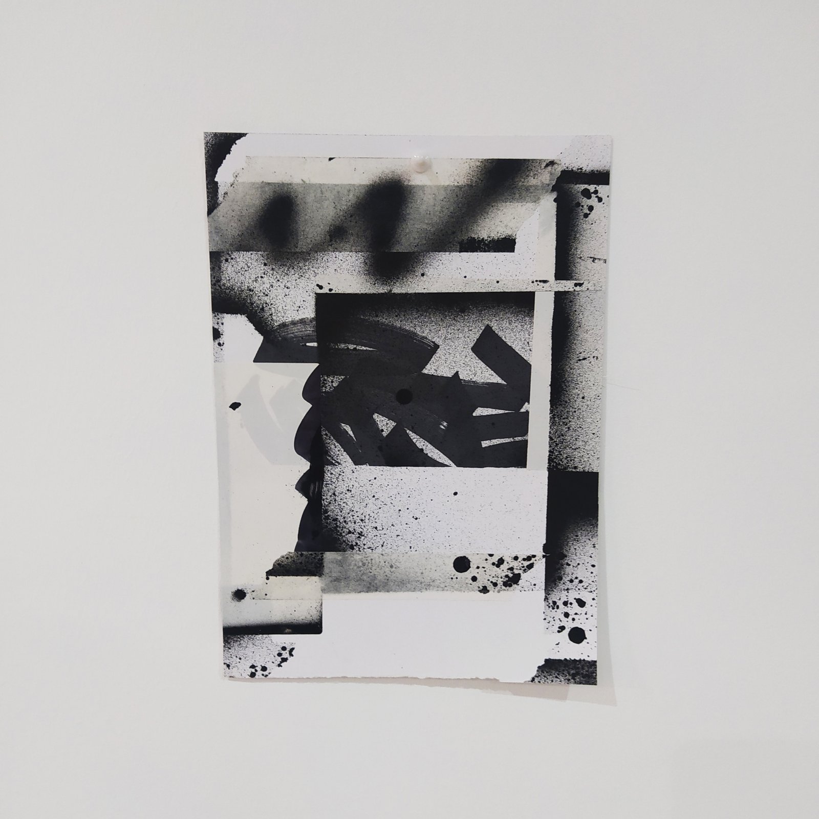 Collage abstrait A4 JZatoichi. Mélange de lettering, couleurs vives et textures papier. Œuvre unique, expédition rapide.