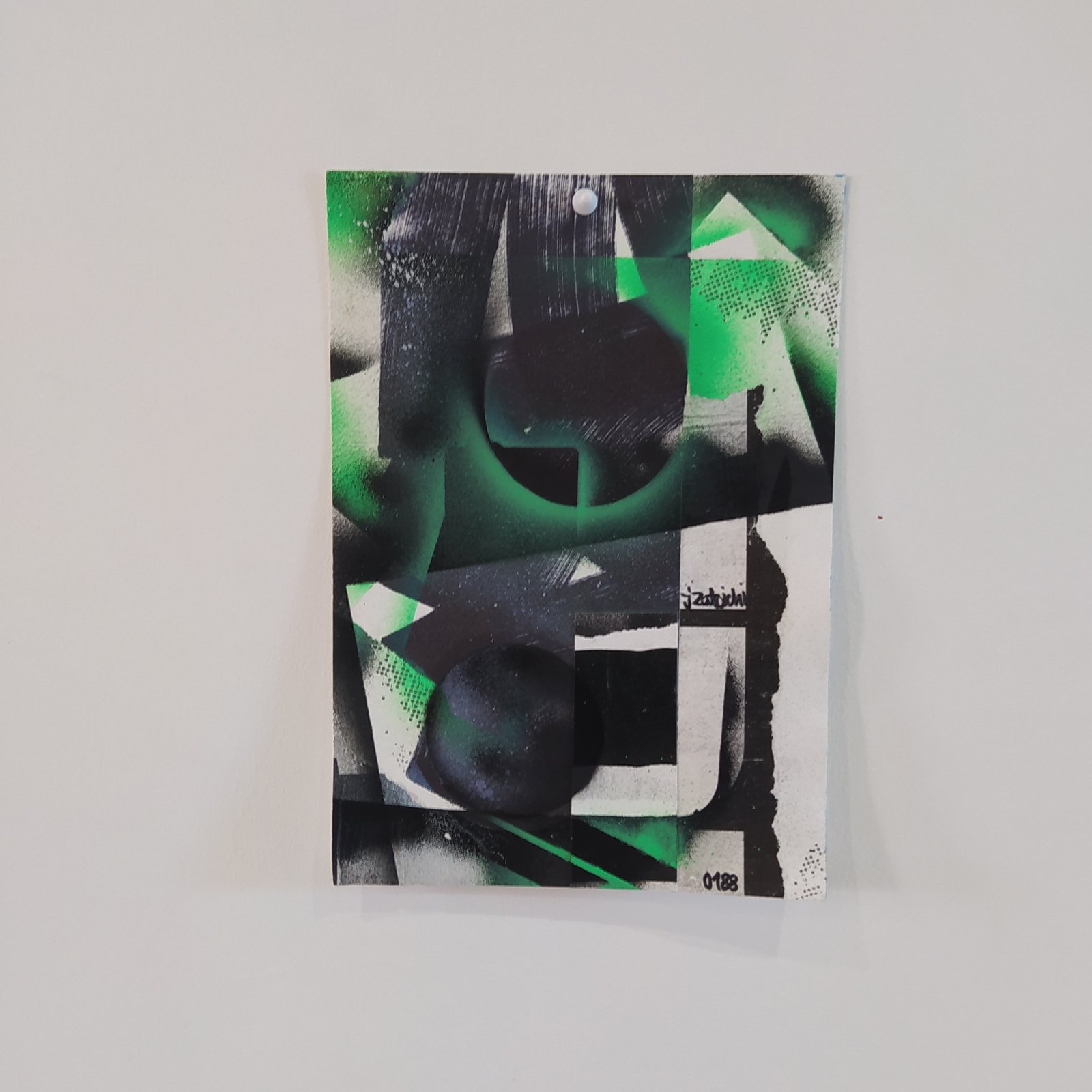 Collage abstrait A4 JZatoichi. Mélange de lettering, couleurs vives et textures papier. Œuvre unique, expédition rapide.