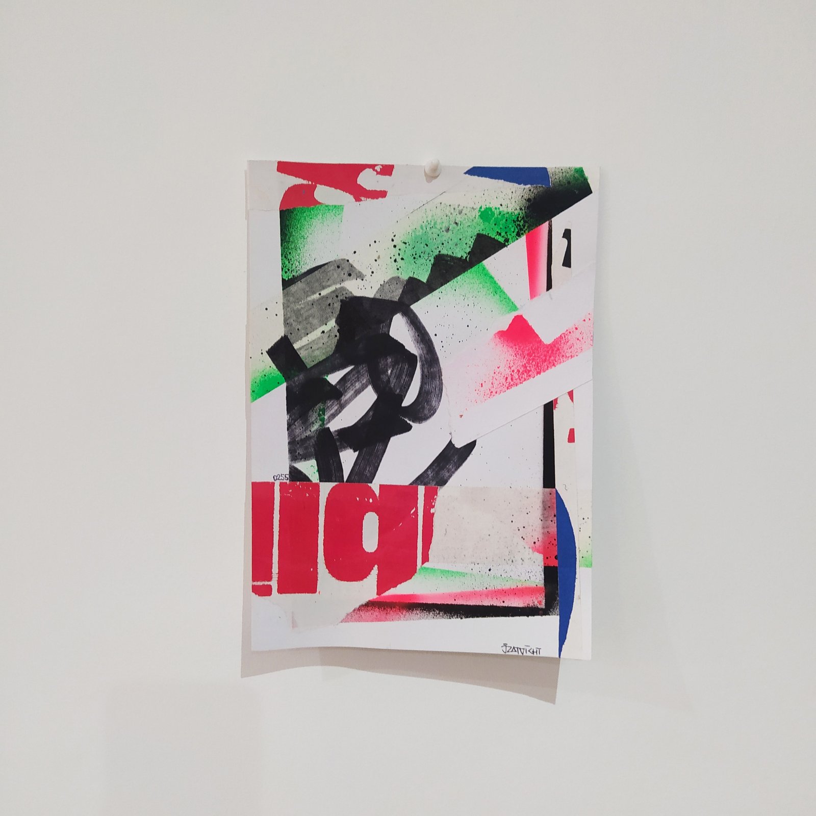 Collage abstrait A4 JZatoichi. Mélange de lettering, couleurs vives et textures papier. Œuvre unique, expédition rapide.