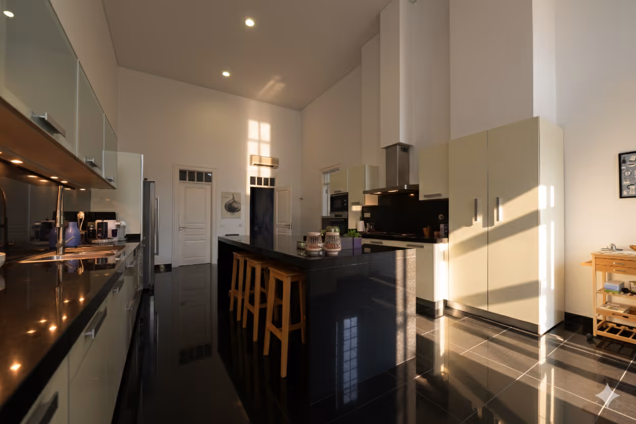 Sunlight across a kitchen at Palácio da Junqueira