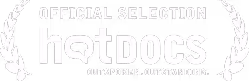 Selección oficial Hot Docs con laureles y el lema 'Directo, sobresaliente.'