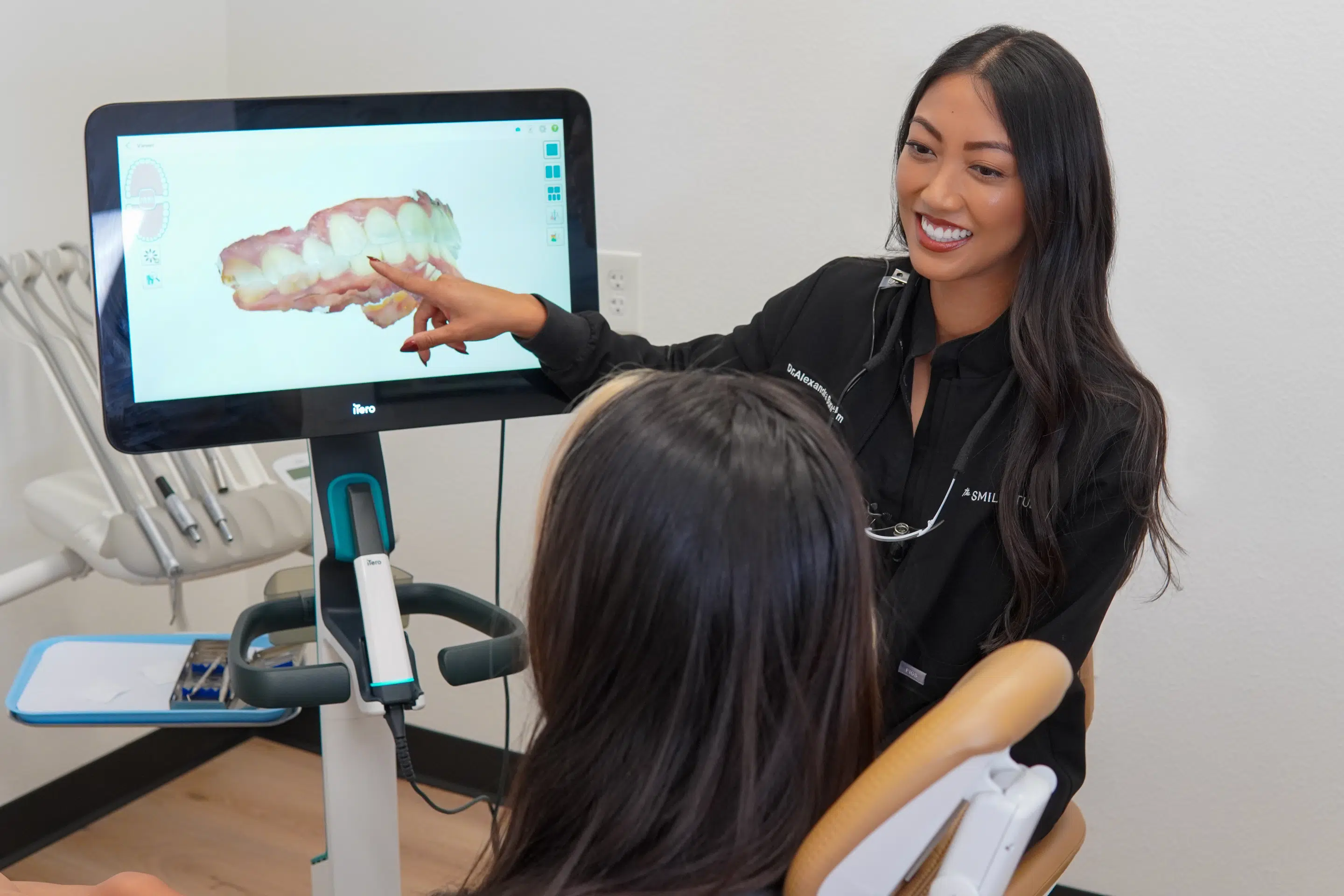 Invisalign® Dental Aligners in Phoenix, AZ | The Smile Studio