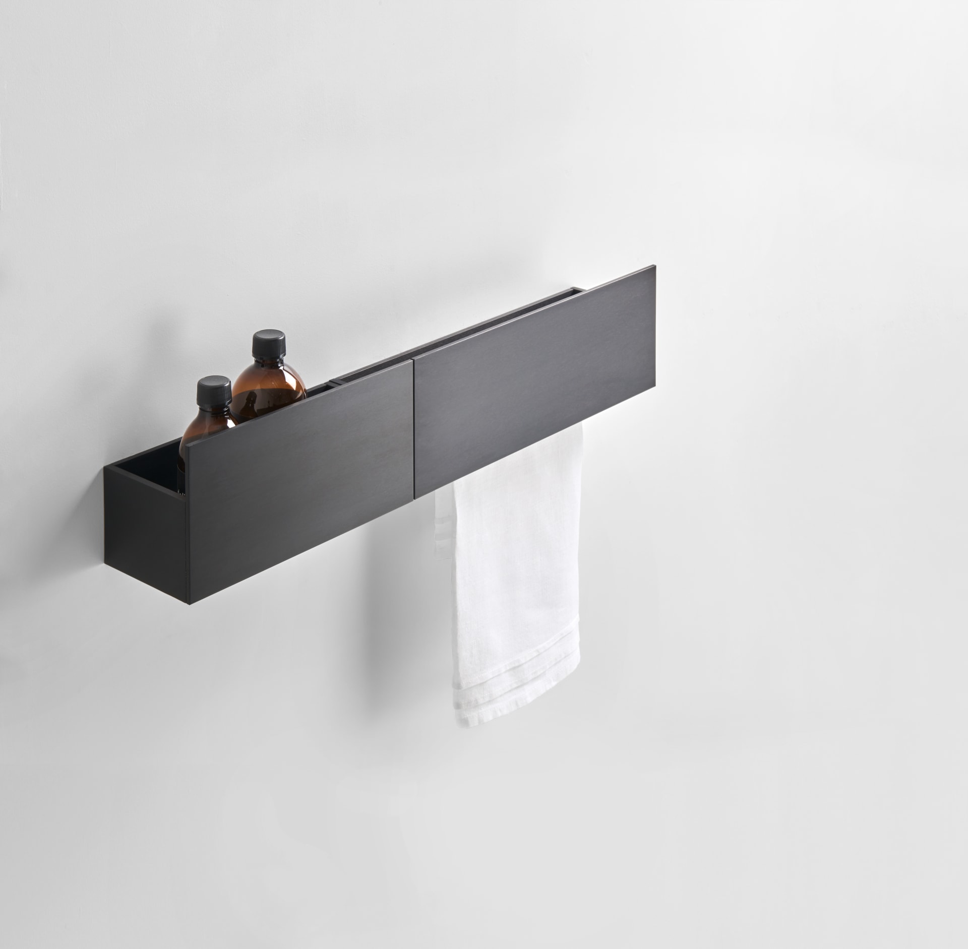 Bathroom accessories from Agape, collection Sen