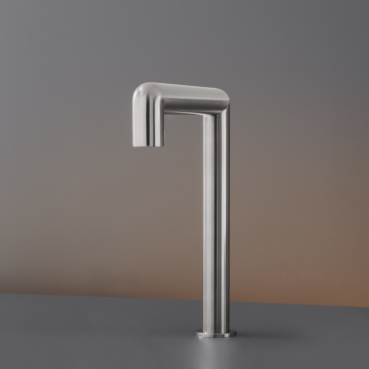 Torneira bica giratória de bancada com fixação opcional na parte inferior CAR12, em aço inoxidável, da Ceadesign, coleção Cartesio
