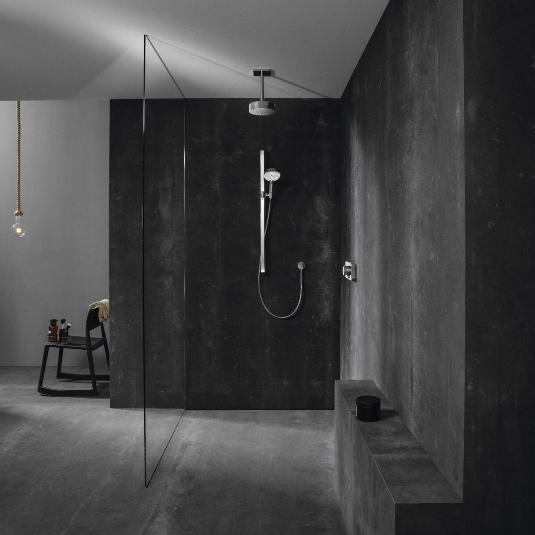 Walk-in com torneiras de duche de mão e teto cromadas AXOR One