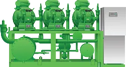 Sistema de tres compresores verdes conectados en una estructura metálica para amoníaco baja carga.