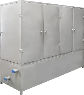 Enfriador industrial metálico grande con puertas y dos tuberías azules en la base.