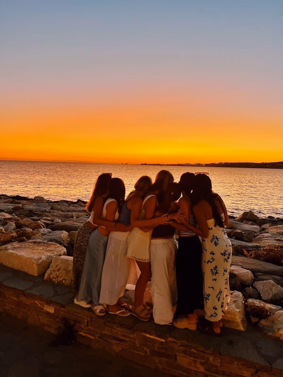 Umarmung im Sonnenuntergang