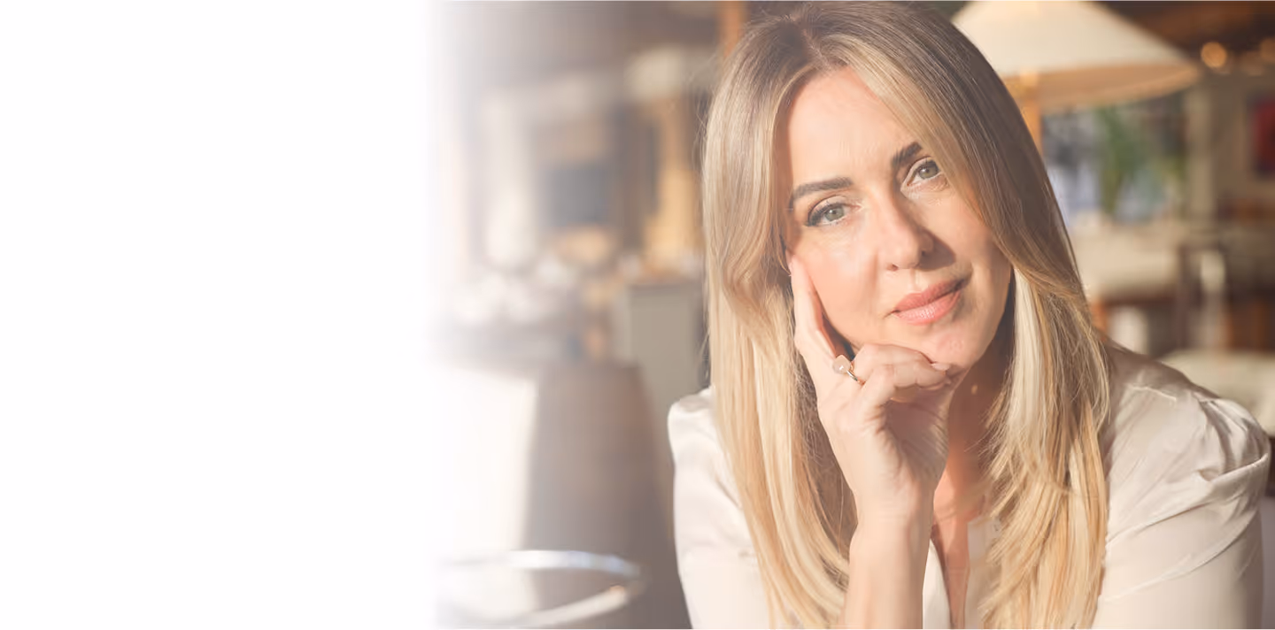 Christina schaut nachdenklich