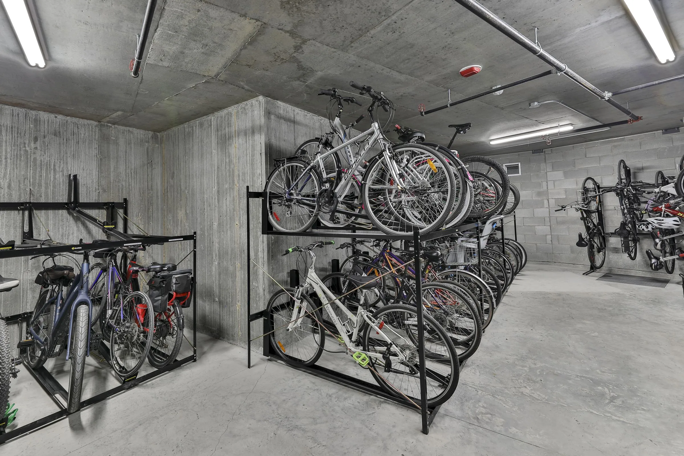 Atelier et rangement à vélos de Mostra Candiac