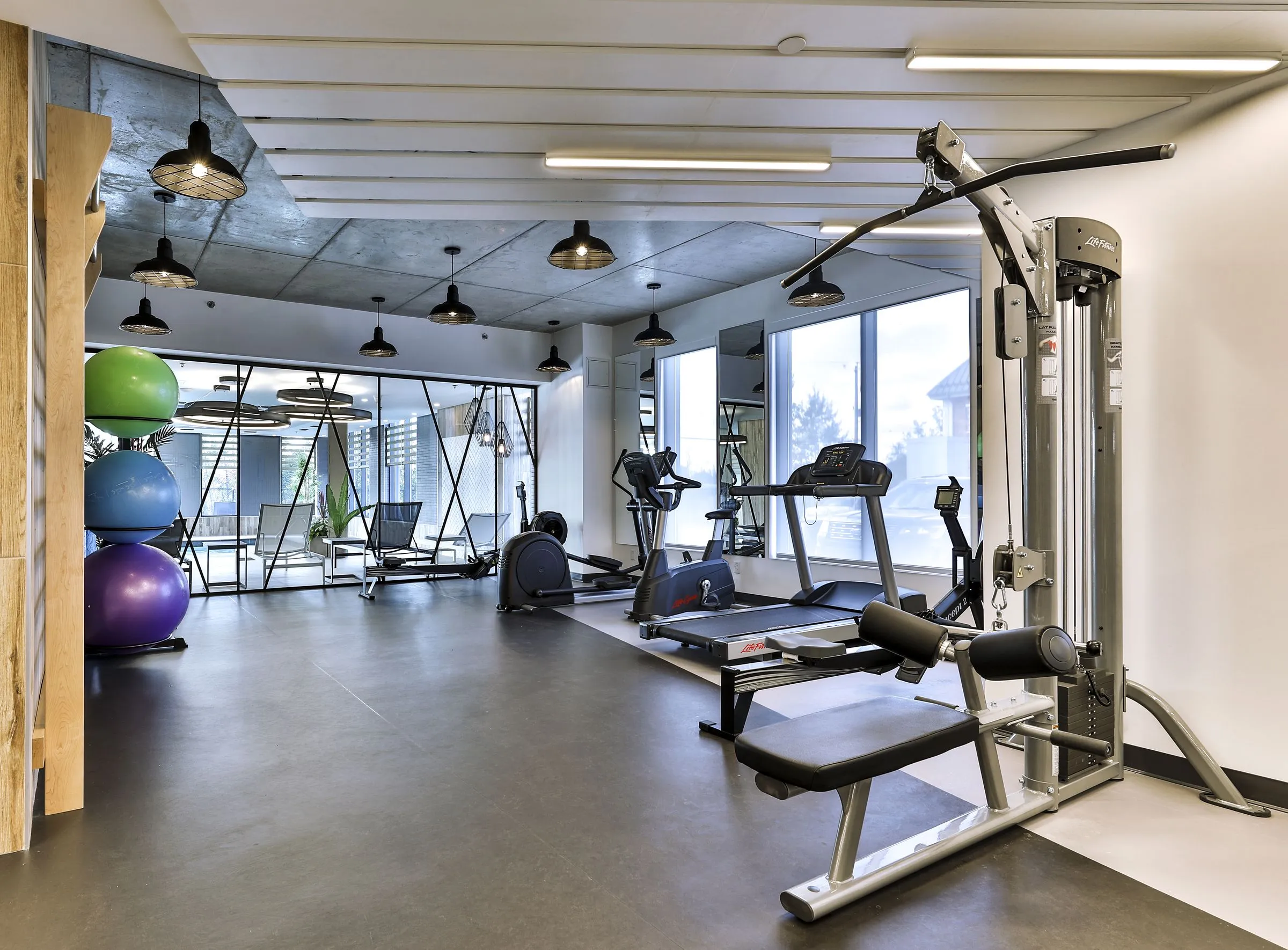 Salle d’entraînement de Mostra Candiac, appareils de musculation et de cardio