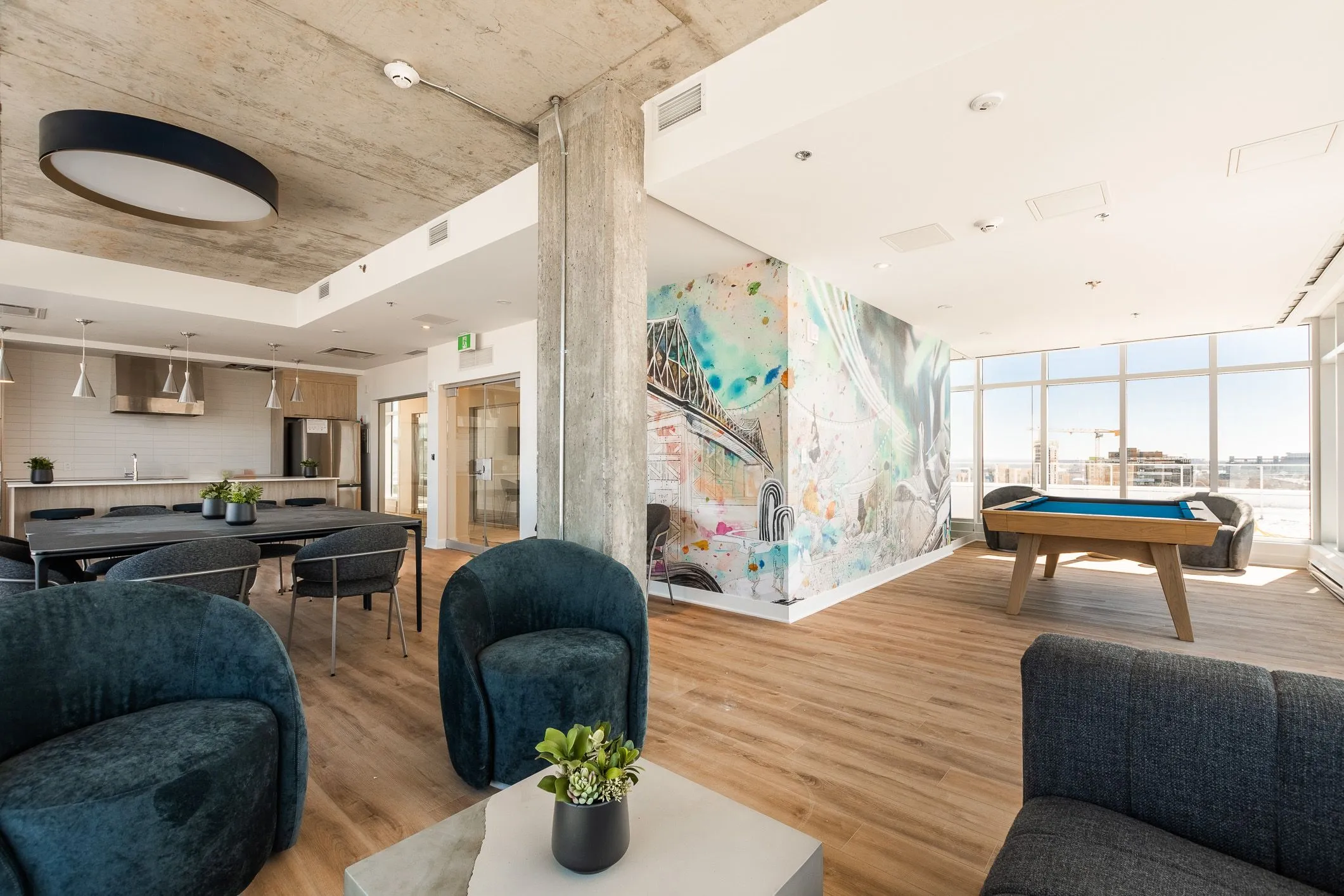Aires communes de Mostra Maisonneuve avec vue sur le quartier