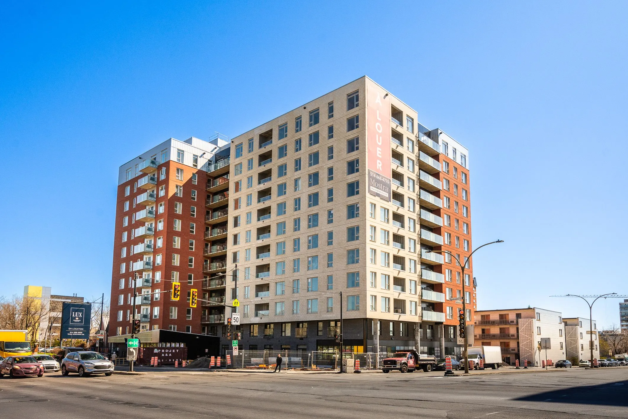 Mostra Maisonneuve dans le quartier Hochelaga, sur la rue Sherbrooke Est