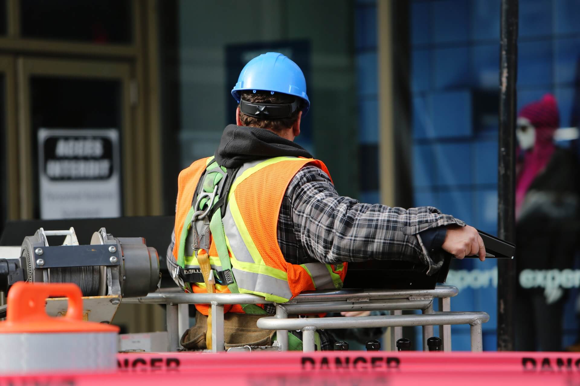 La sécurité dans les usines et bâtiments industriels