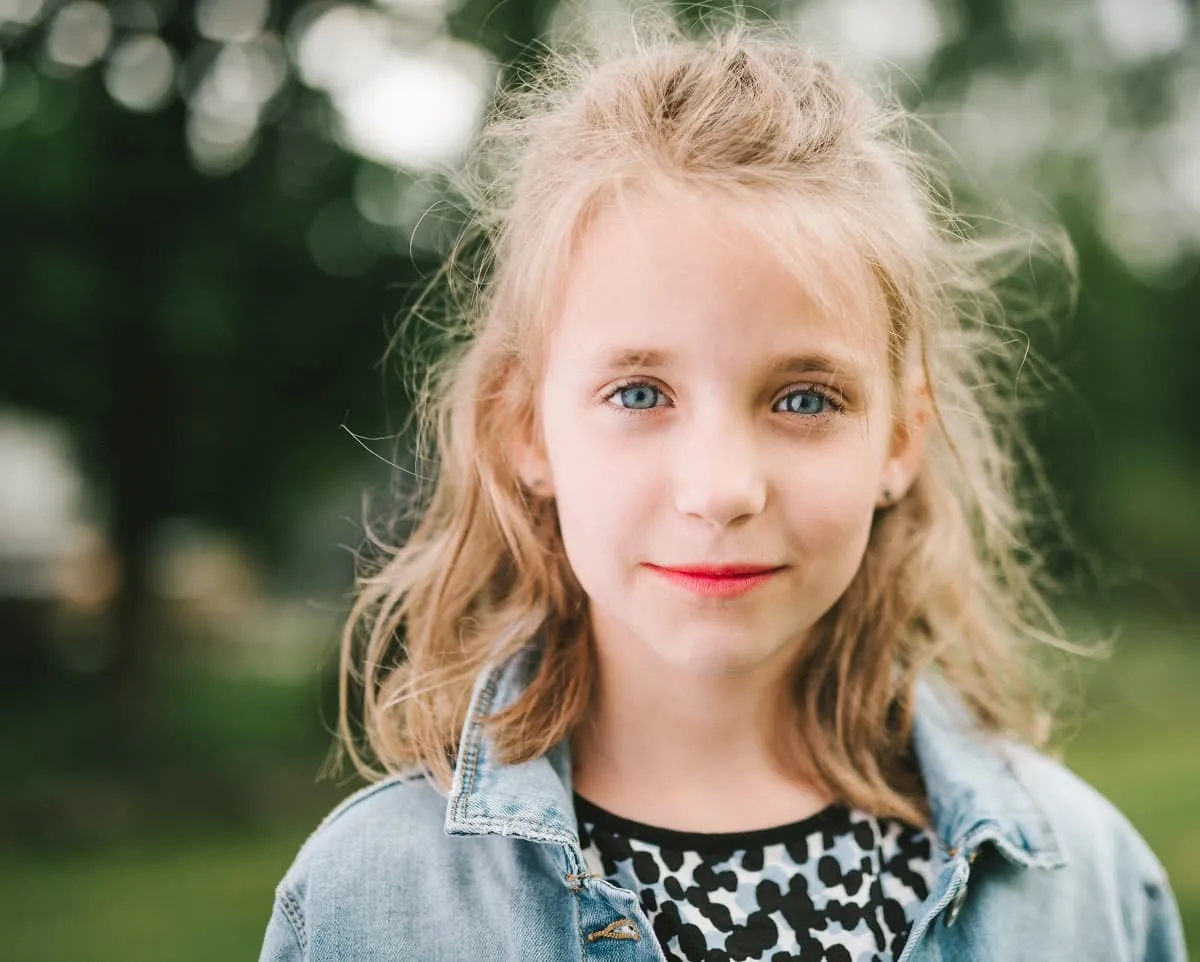 Young girl wearing contact lenses