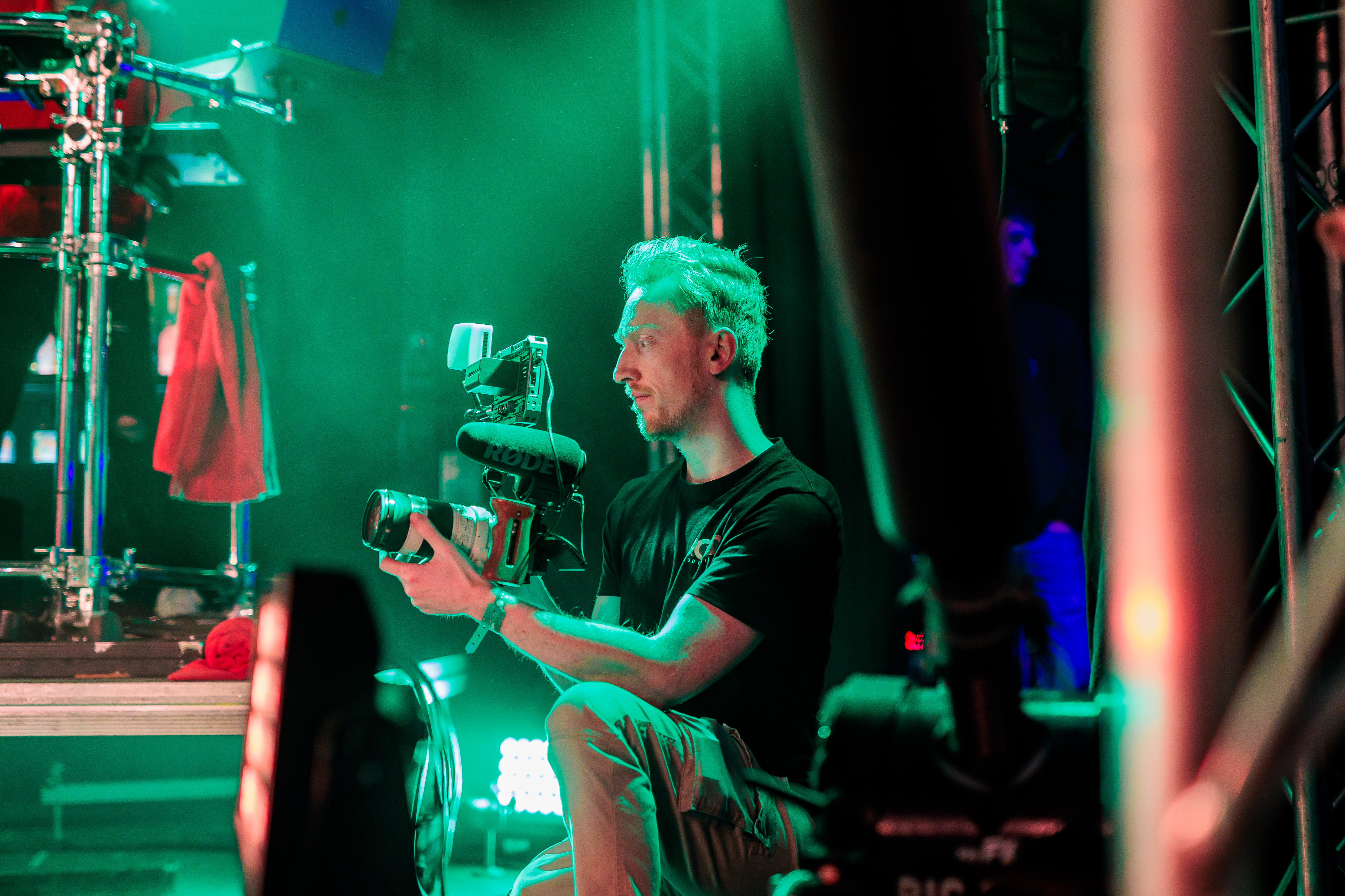 Mike Ampting, eigenaar van Bold Productions, tijdens het opnemen van een aftermovie.