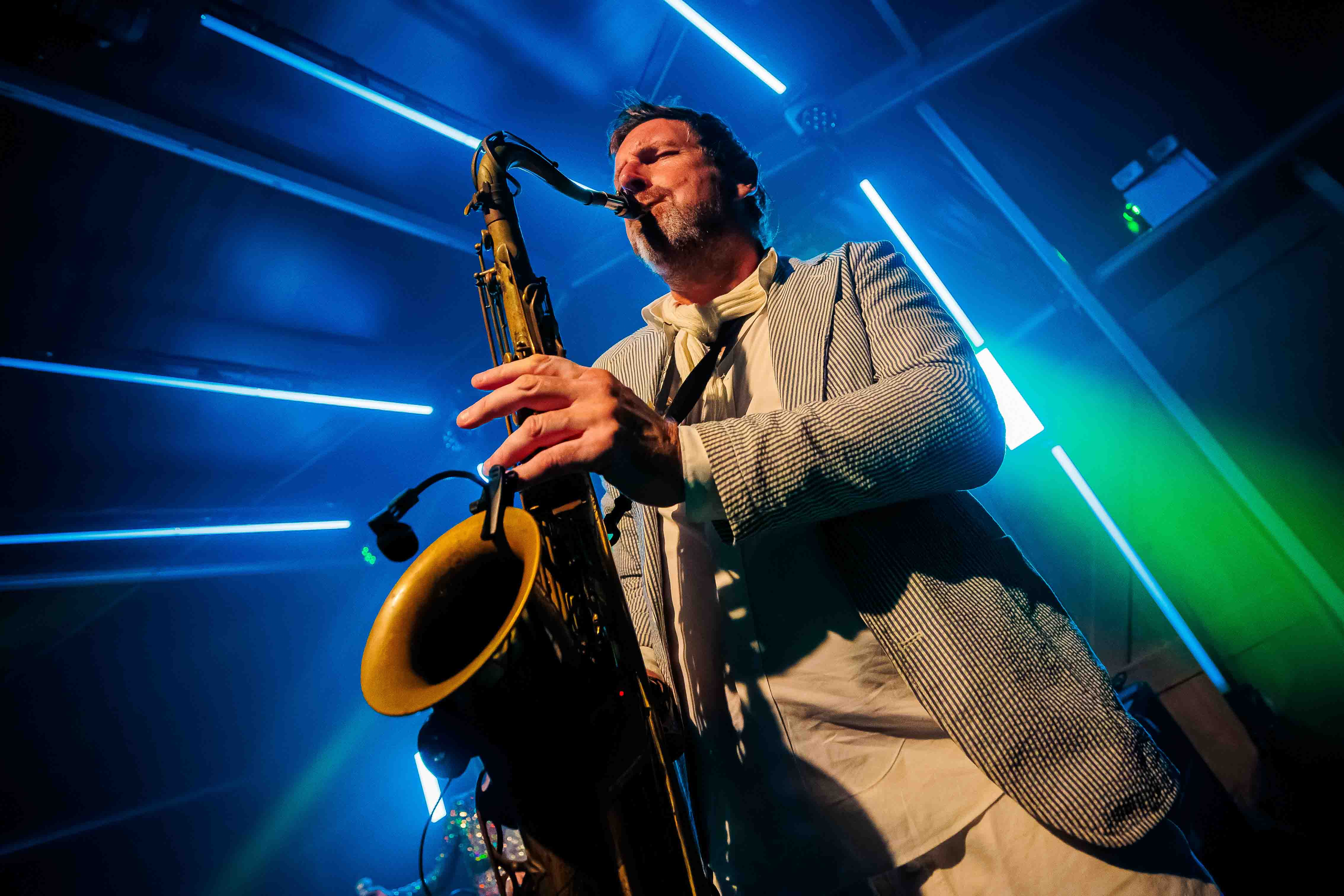 Een saxofonist tijdens een live-optreden. Foto door Bold Productions, contentspecialist voor Events & Artiesten.