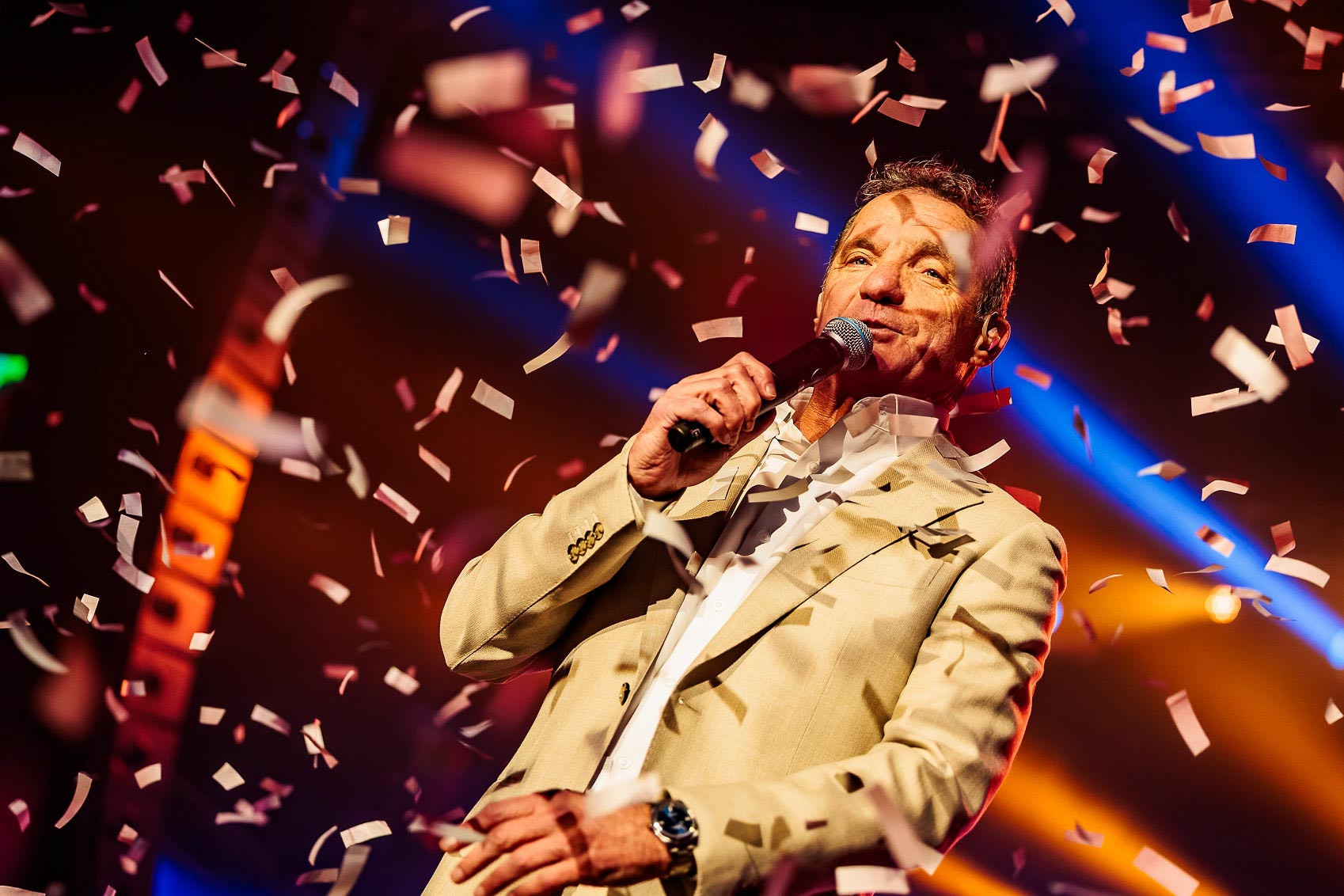 John de Bever tijdens een live-optreden.