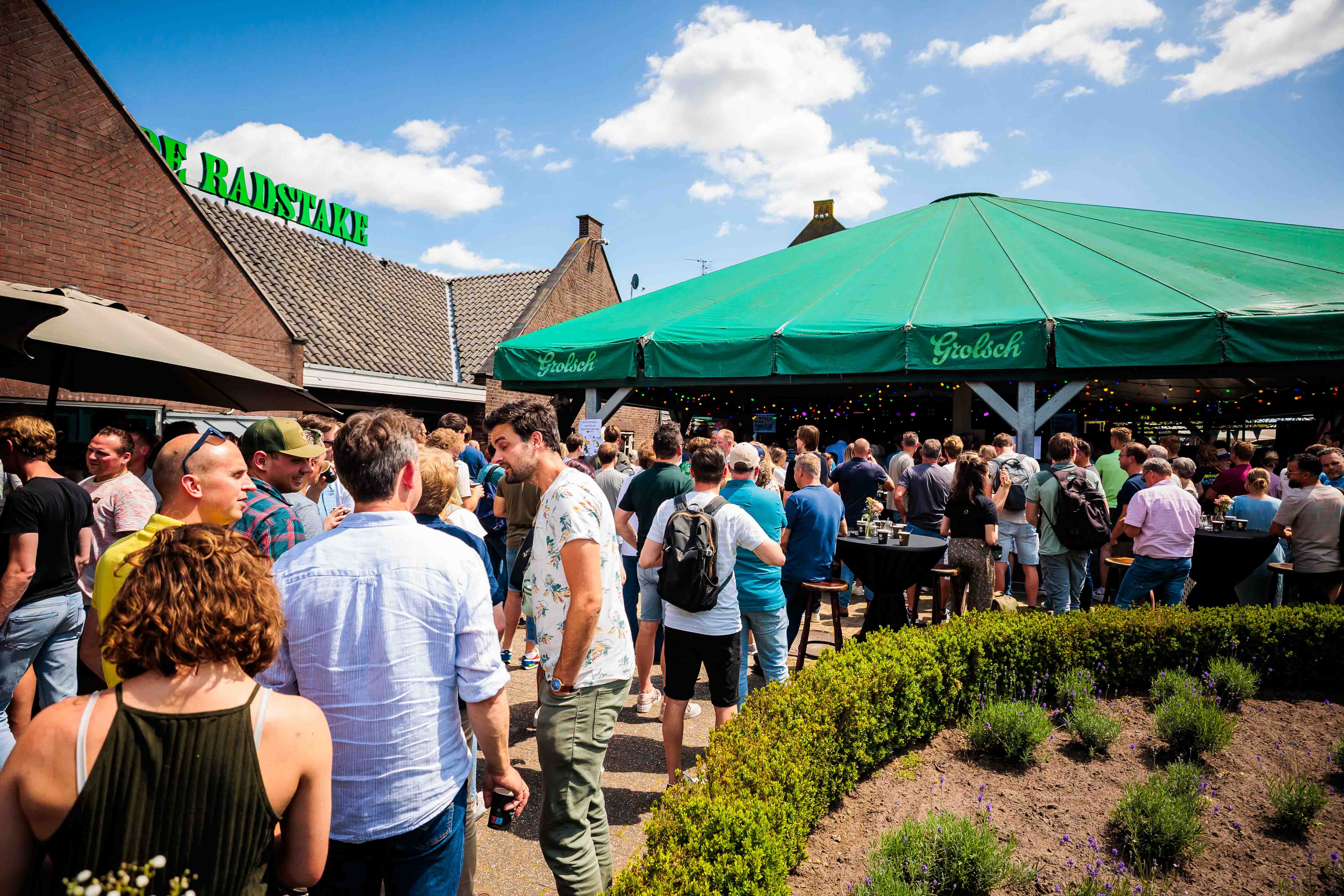 Sfeerbeeld van een bedrijsfeest bij de Radstake in Varsseveld. Vastgelegd door Bold Productions, contentspecialist voor Events & Artiesten.