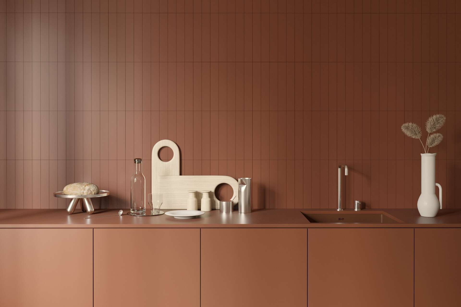 Moderne Küche in einem erdigen Orange-Farbton, dekoriert mit zwei Schneidebrettern und weiteren Küchenutensilien