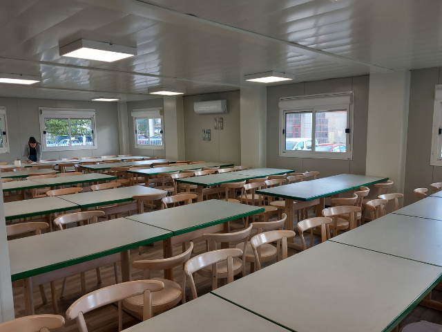 Salle de restaurant pour une école