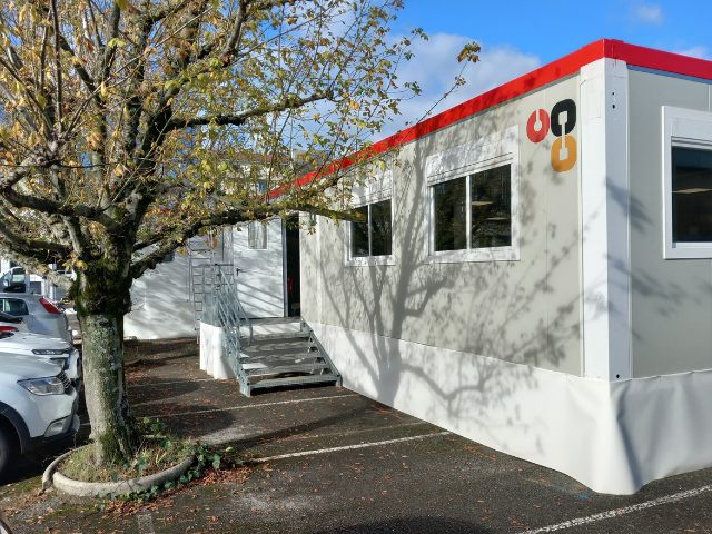 Extérieur d'une salle de restaurant modulaire