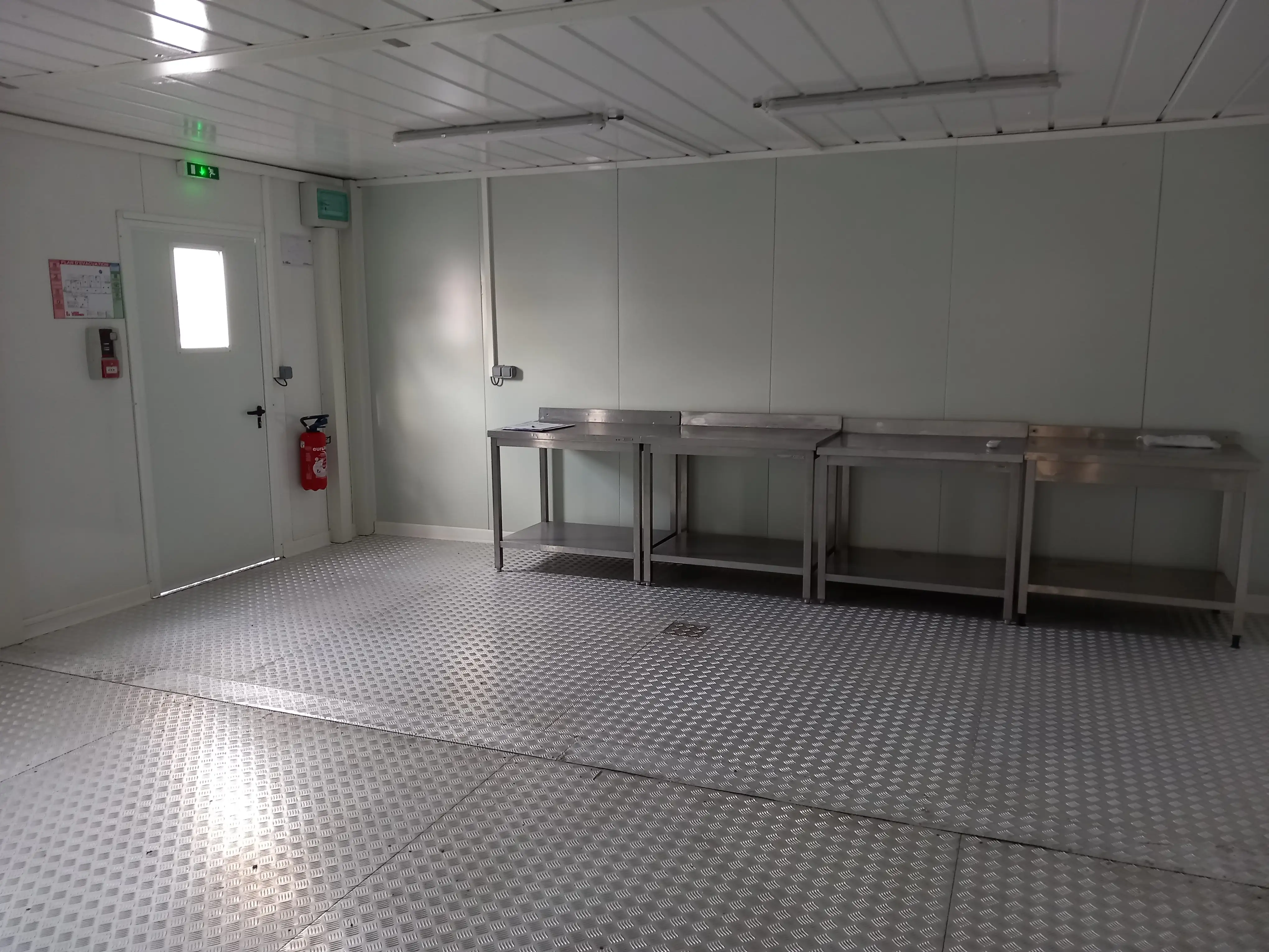 Service des repas aux vendangeurs en Champagne