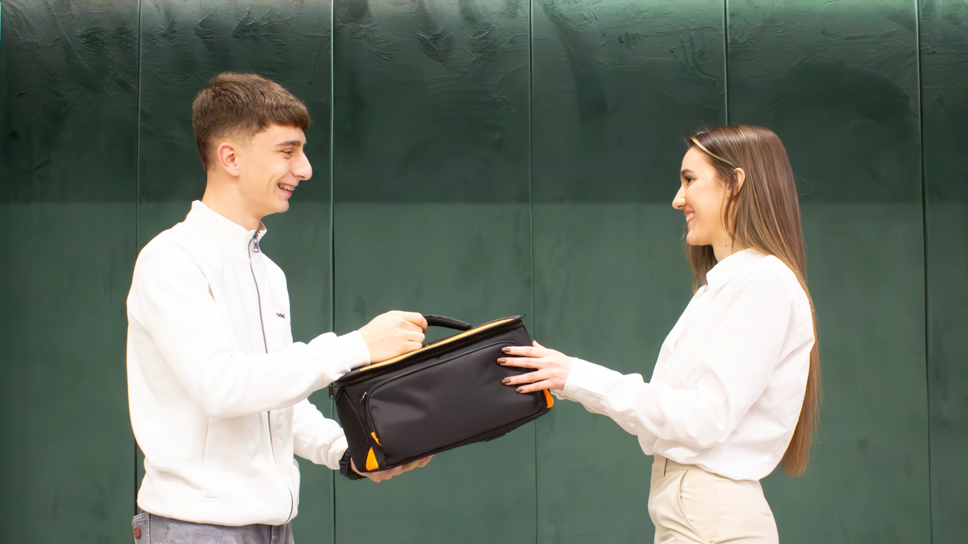 urucivanje opreme mladom talentu elektrotehnicke skole mija stanimirovic