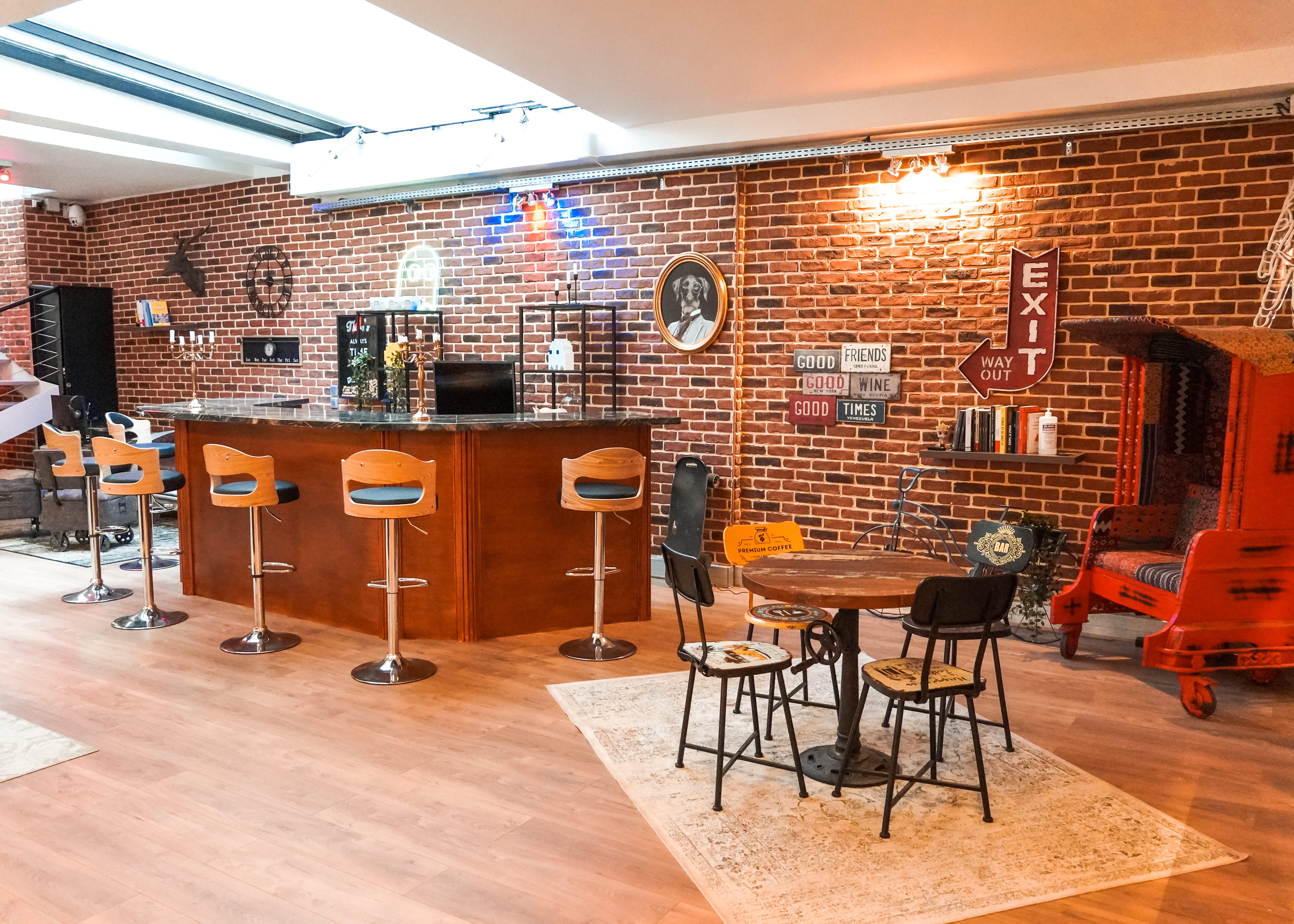 réplique-bar-Friends-Excelsior