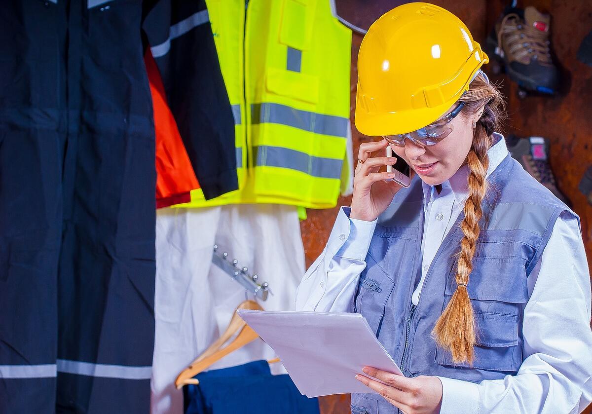 Femme au téléphone