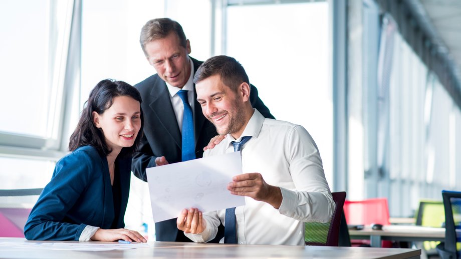 groupe-souriant-rapport