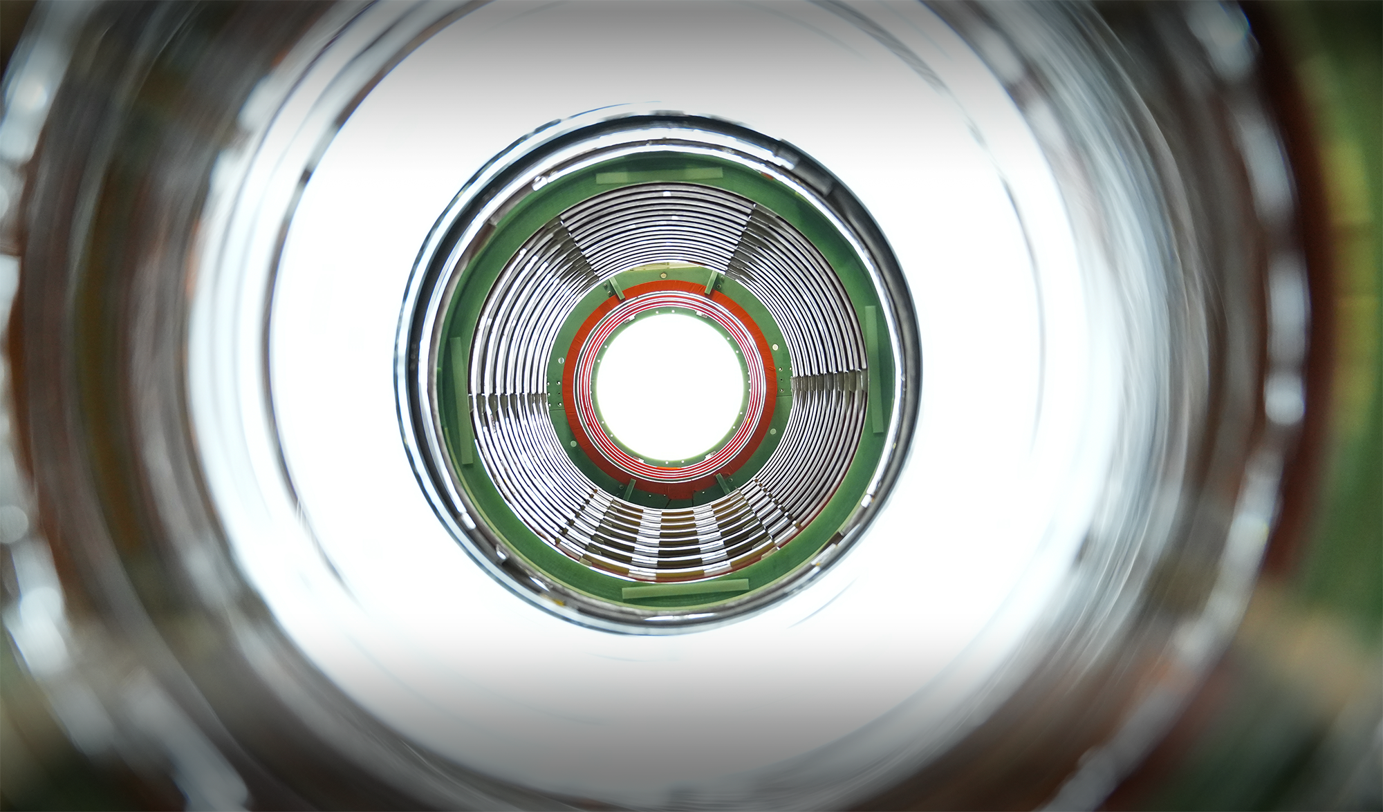 Close-up view inside Trenta. A cylindrical metal component with concentric rings and a central bright opening.